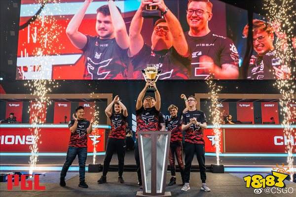 举一动都受 举一动都受