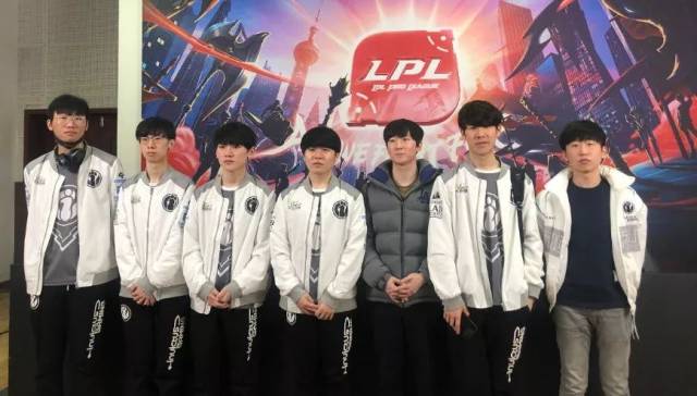 约时持保留 约时持保留