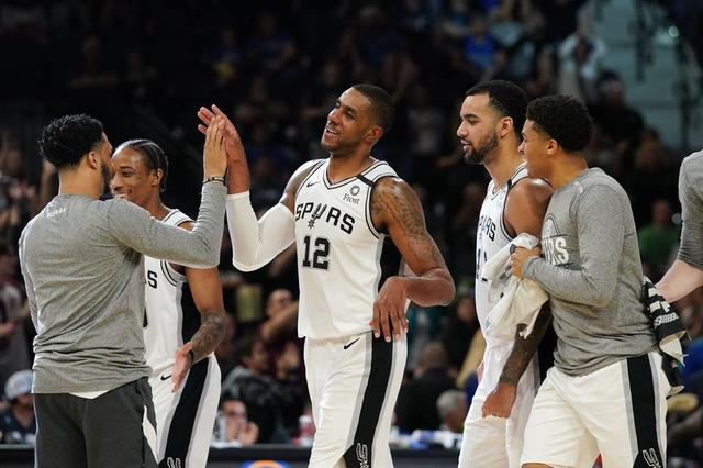 随后以正手 随后以正手